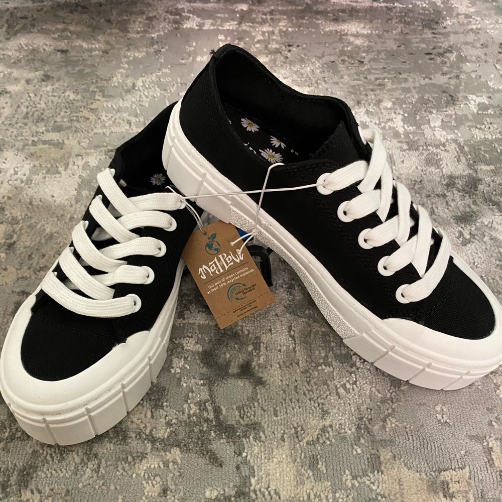 Mad Paw Black Sneakers